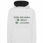 Tenho dois modos: silêncio e sarcasmo.